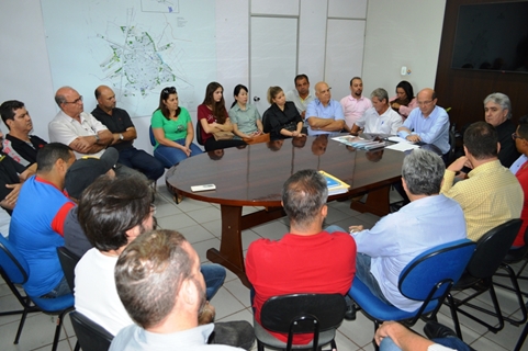 ACV e comerciantes reúnem-se com Prefeito para tratar sobre obras na rua Santa Catarina