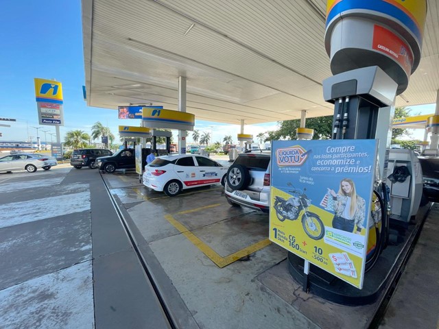 Empresários inovam para divulgar promoções da Liquida Votu